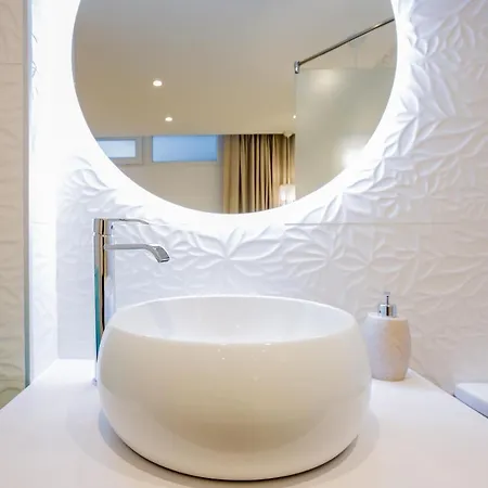 Stylish & Modern 2 Bedroom In Olympia Playa Americas Apartment